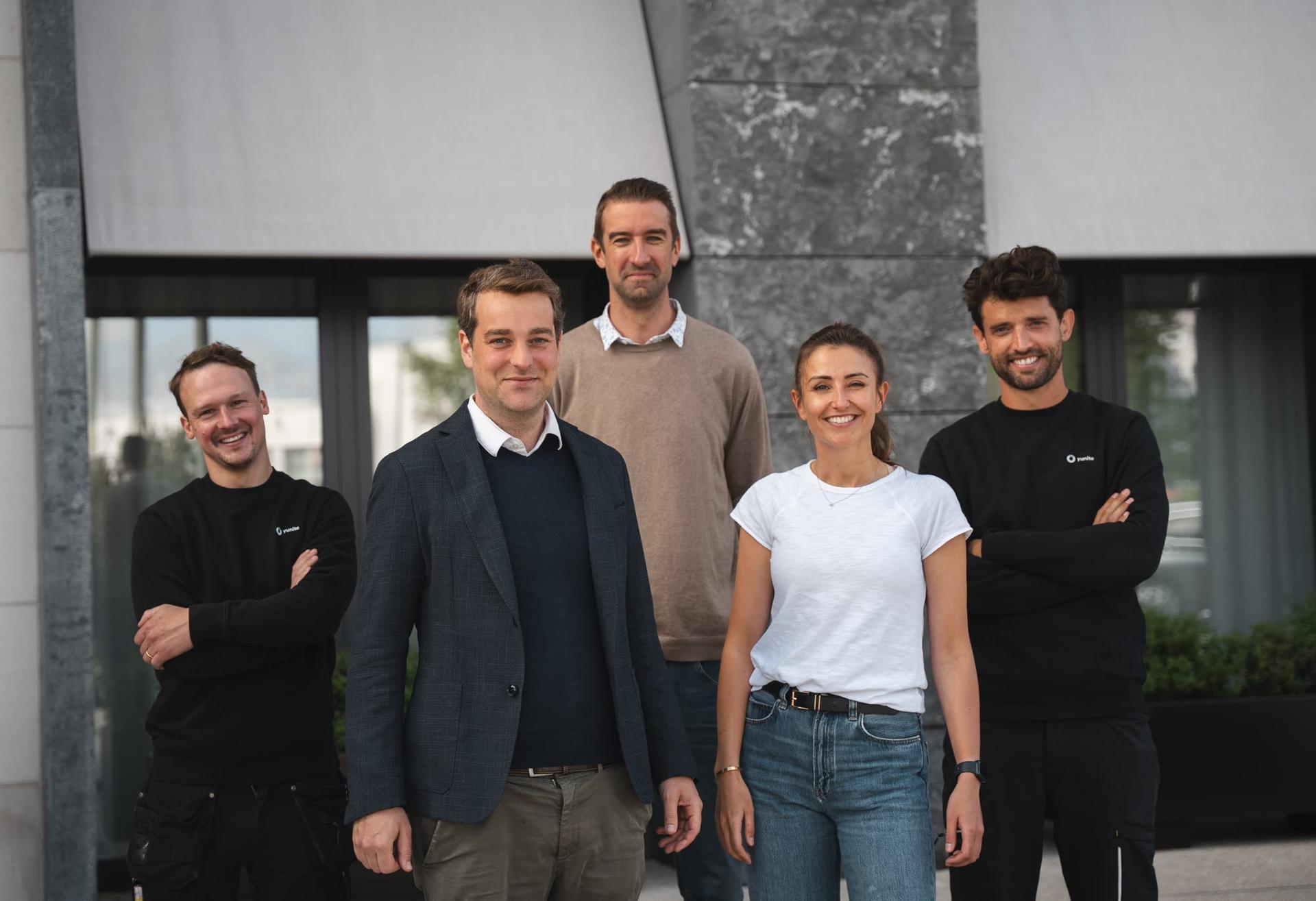 Het team van Yunite voor het bedrijfsgebouw